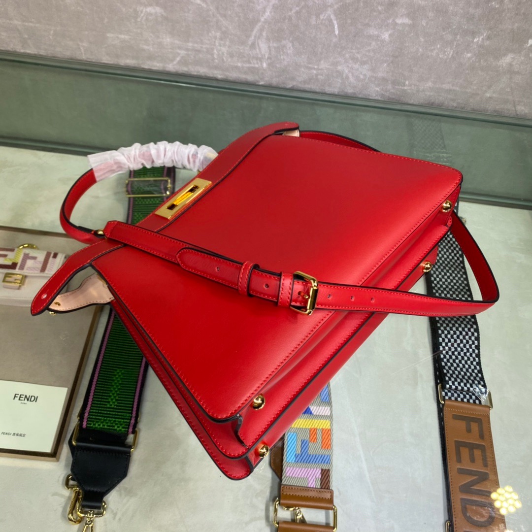 Fendi Peekaboo ISeeU Medium Bag in Red - Image 5