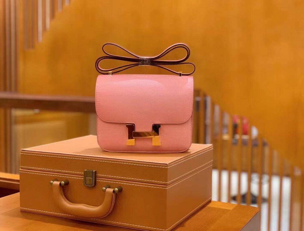 Constance 18 Lizard Rose Sakura