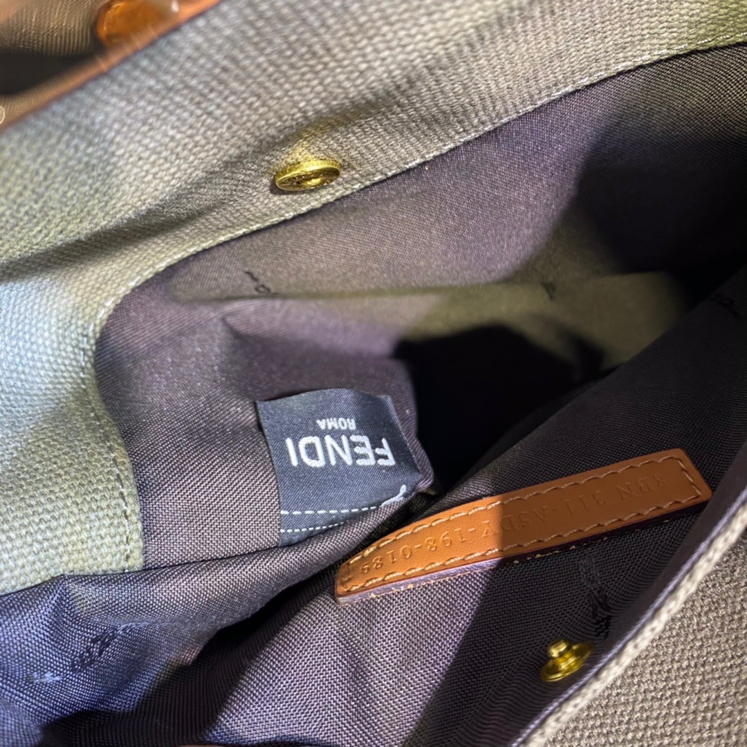 Fendi Peekaboo X-Tote Medium Bag - Image 9