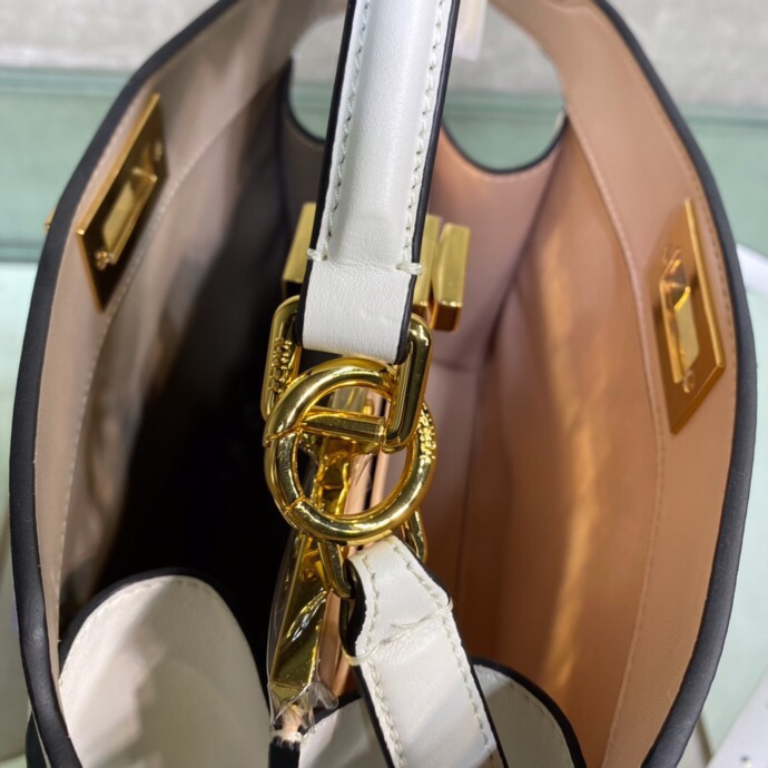 Fendi Peekaboo ISeeU Small Bag in White - Image 5