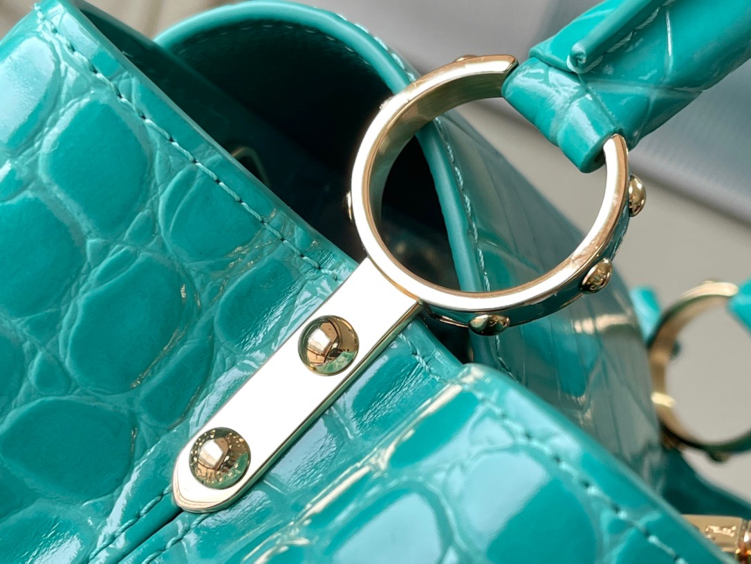 Louis Vuitton Capucines BB Small Handbag in Green Crocodile - Image 7