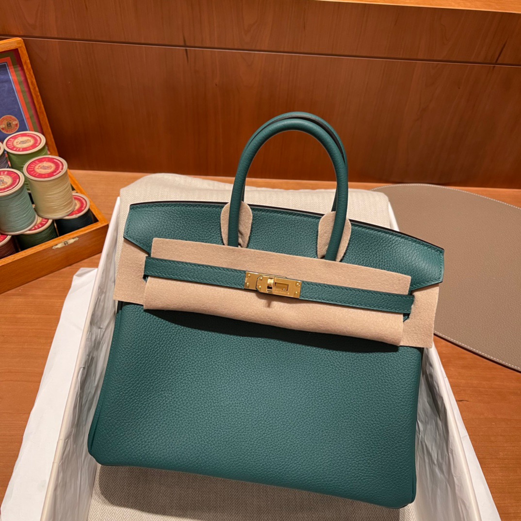 fb638e_30b57d5277074732b068caee32ac3180mv2.jpg Birkin 25 Togo Malachite Green - Image 1