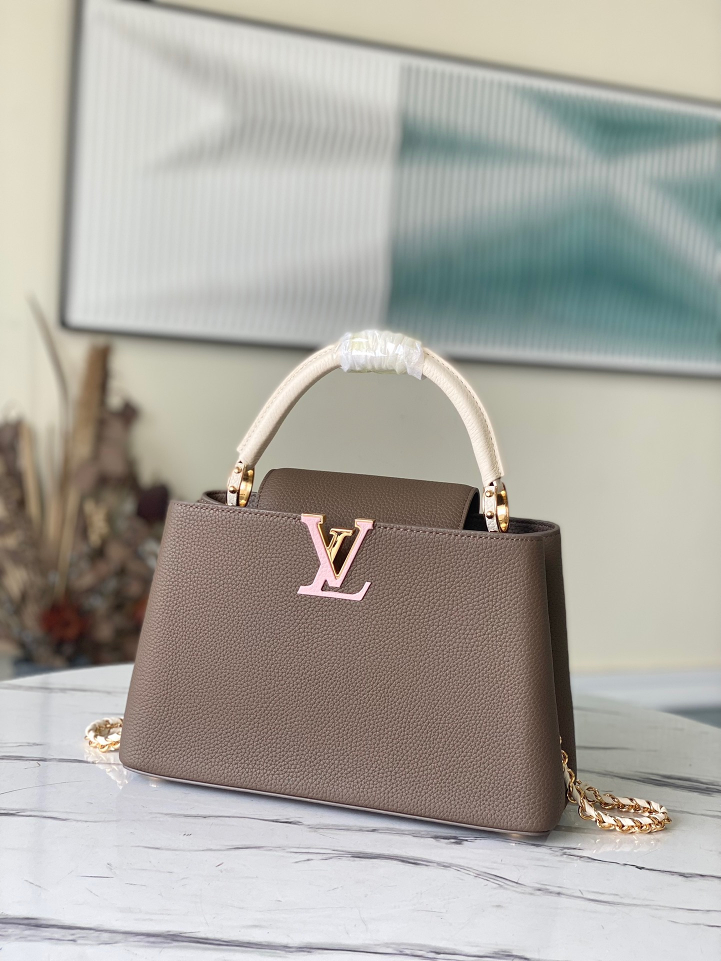 fb638e_3267d4fd0b45408c9e4fc43394418279mv2.jpg Louis Vuitton Capucines BB Medium Handbag in Dark Brown&White - Image 1