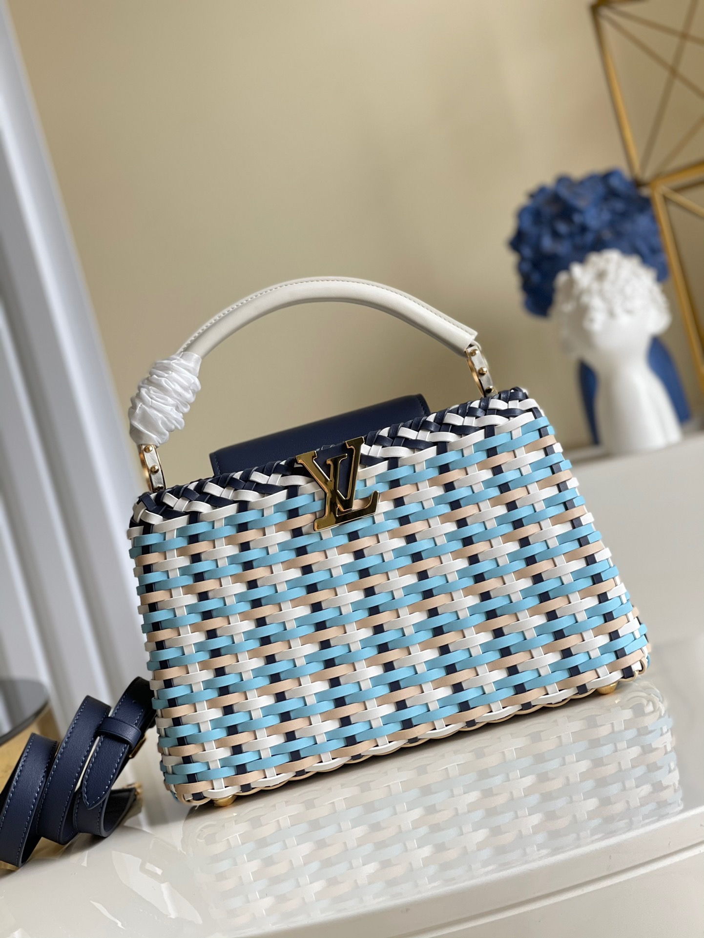fb638e_347fb8e62786468d94728b6b398ca136mv2.jpg Louis Vuitton Capucines BB Medium Handbag in Knitted Blue - Image 1