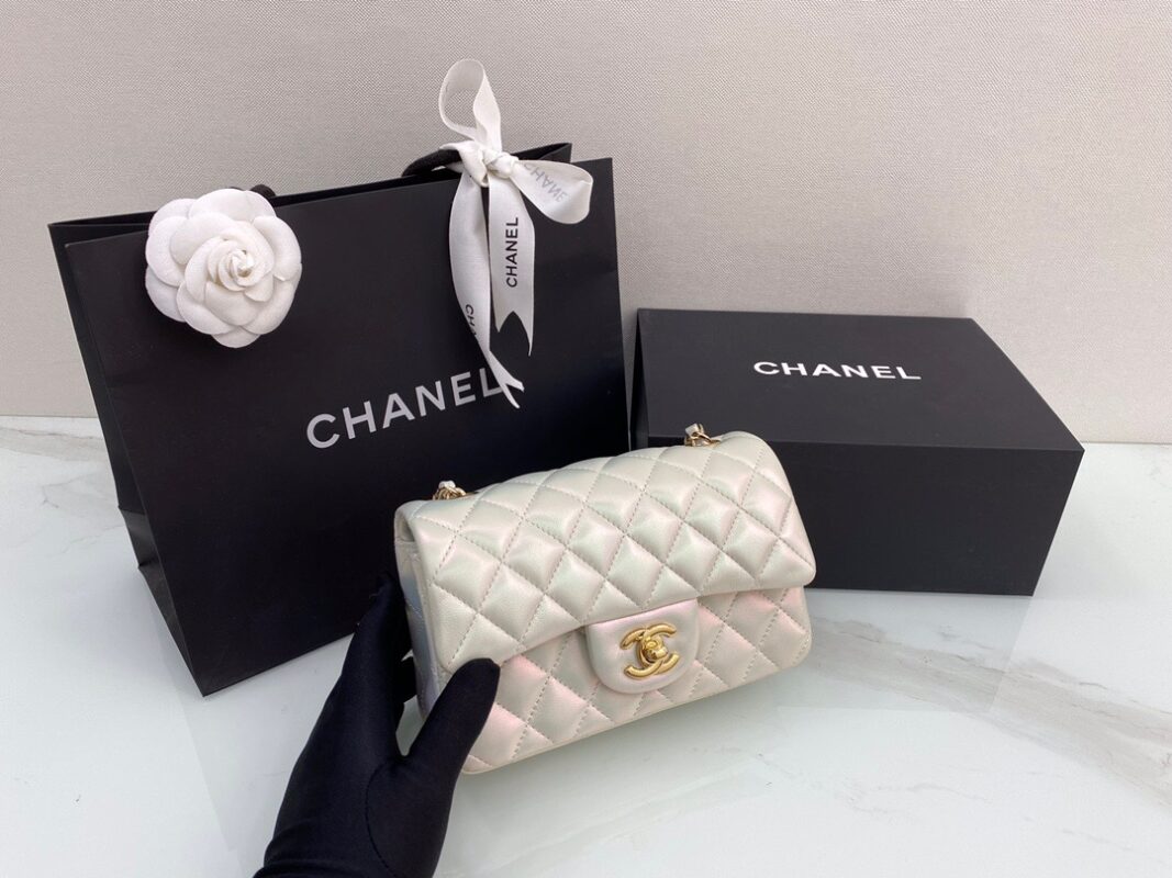 Chanel Classic Flap 20 Pearl Apricot