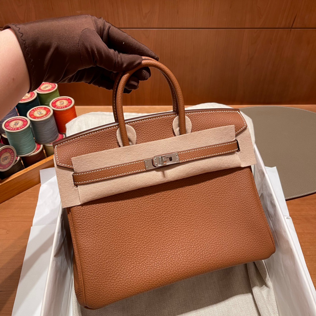 fb638e_3522747447c94a4b8dec3775a651c9eemv2.jpg Birkin 25 Togo Golden Brown - Image 1
