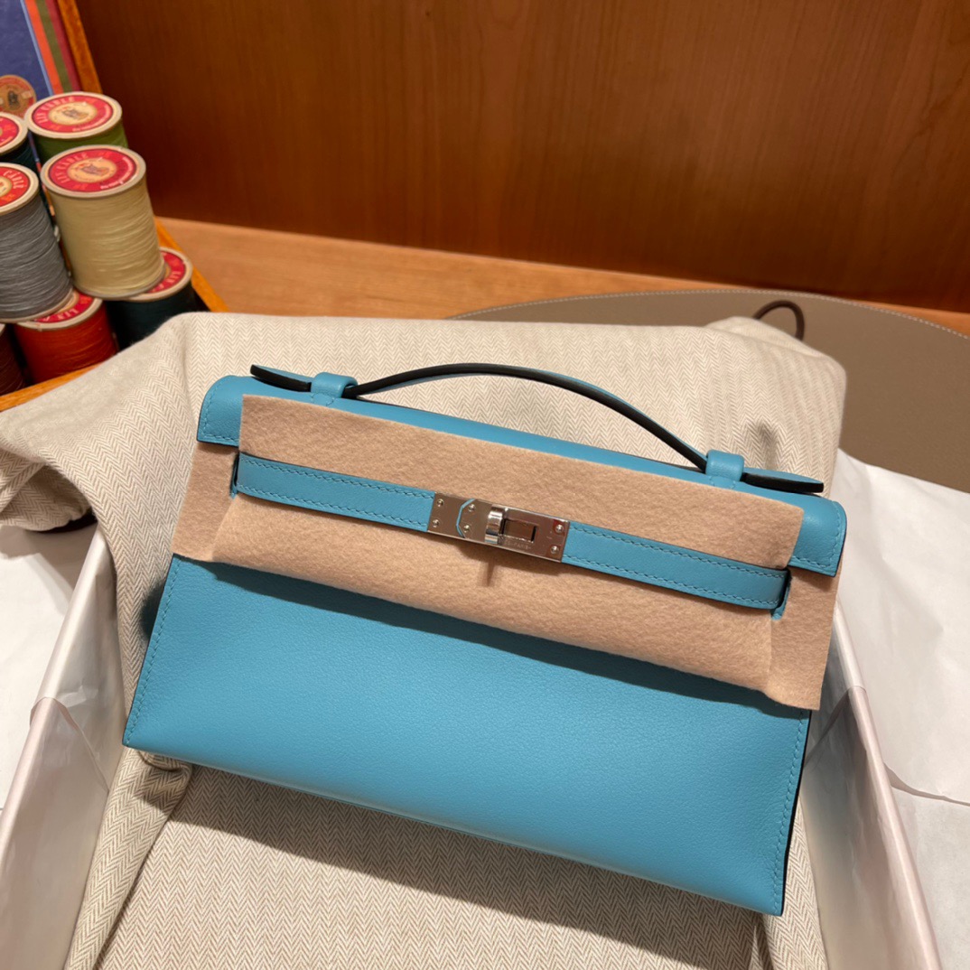 fb638e_35e36cf5bf0941fbb4db4bcb33a0232amv2.jpg Kelly Pochette Swift Bleu de Nord - Image 1