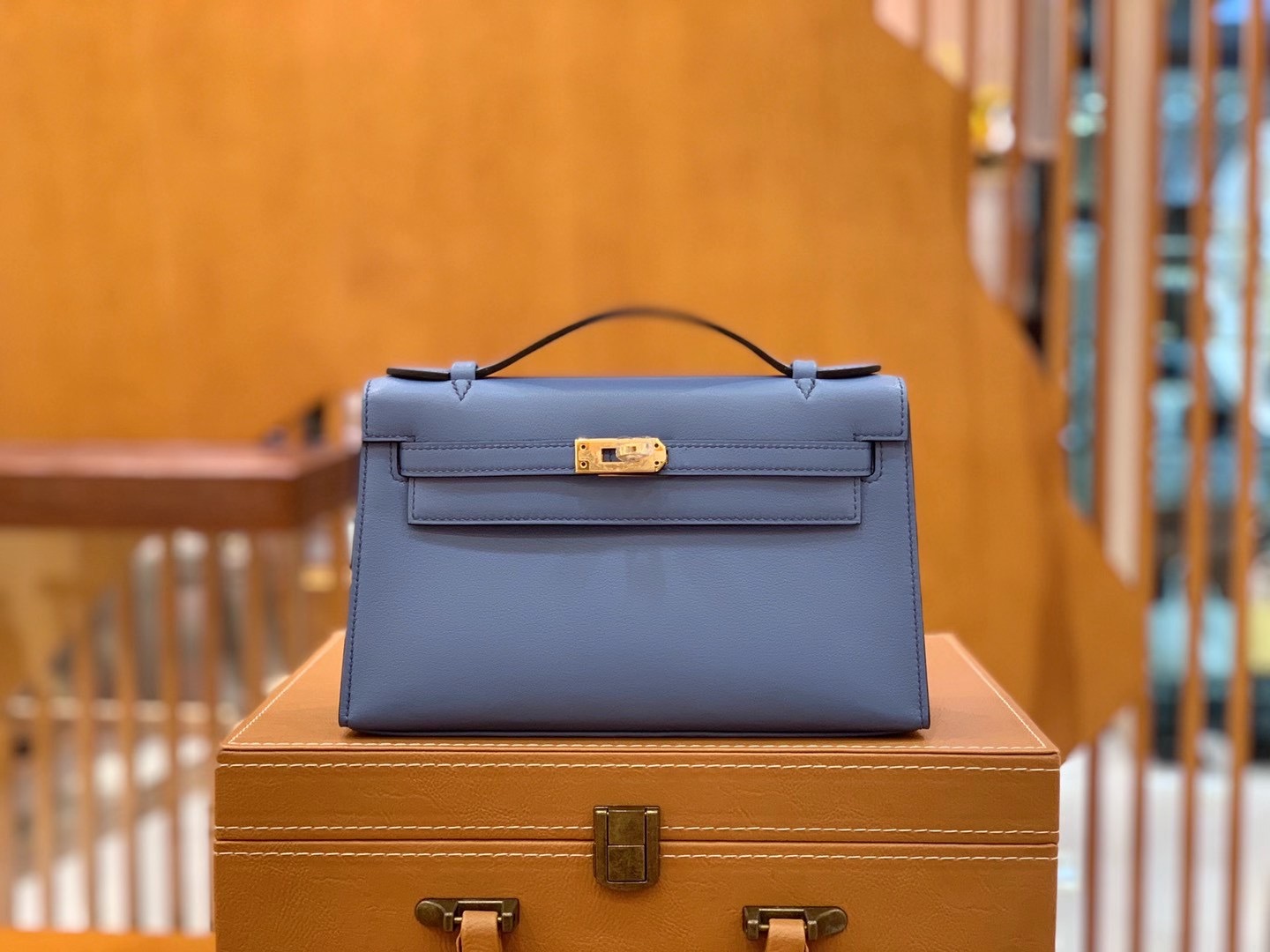 fb638e_36a3feb4d595490d898ced9a0328a2fdmv2.jpg Pochette Swift - Image 1