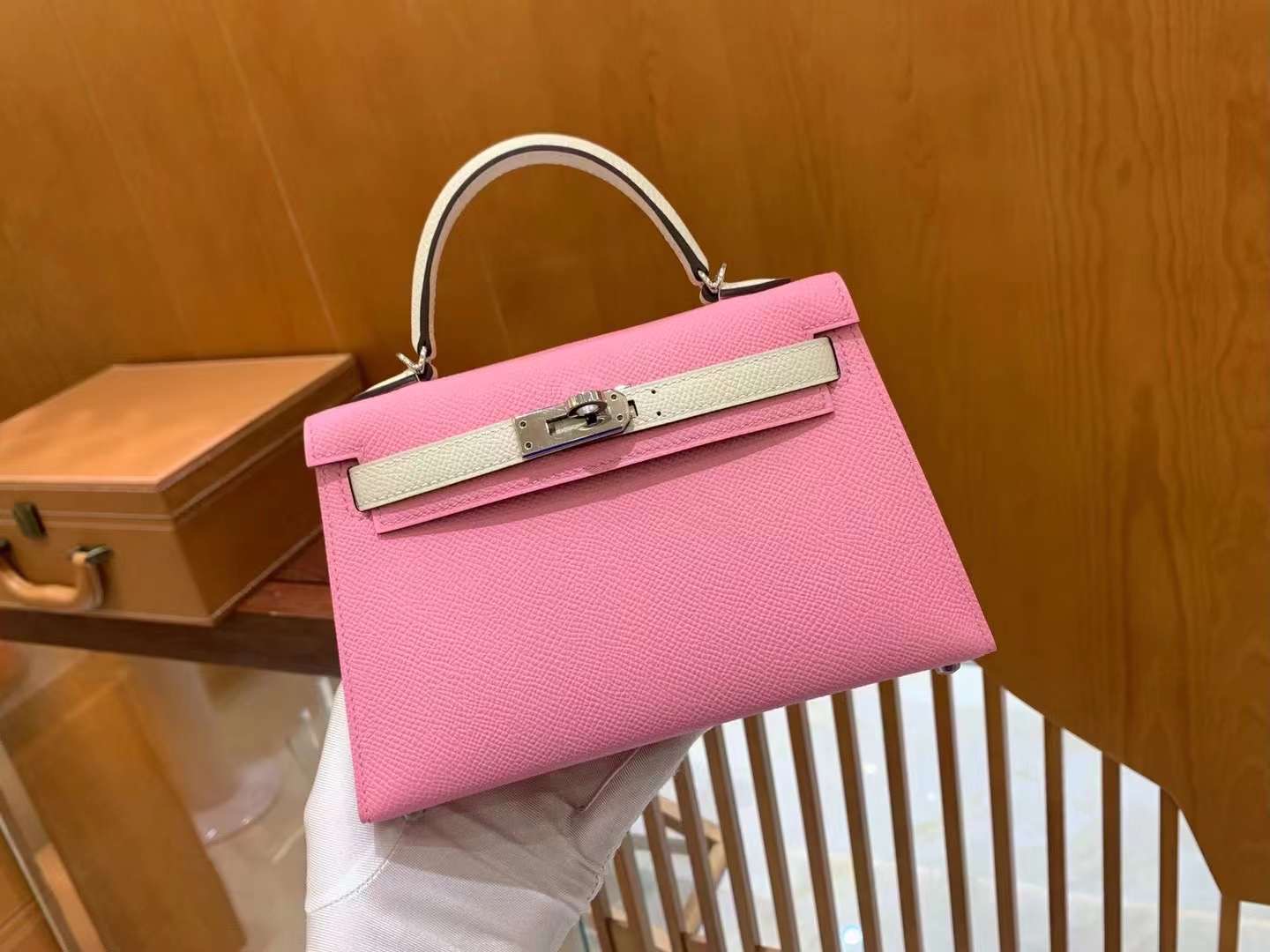 fb638e_378ebc05882e40ad890e0aaa1623916amv2.jpg Mini Kelly Epsom Rose Sakura&Craie - Image 1