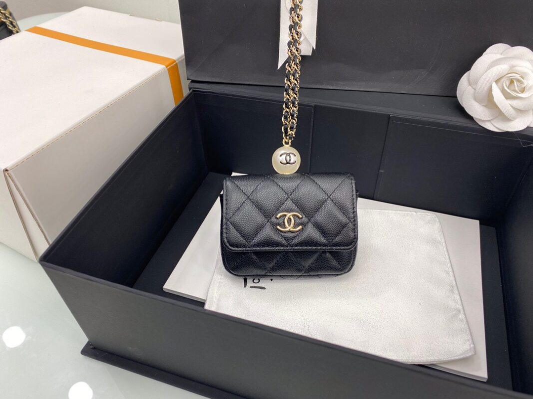 Chanel WOC