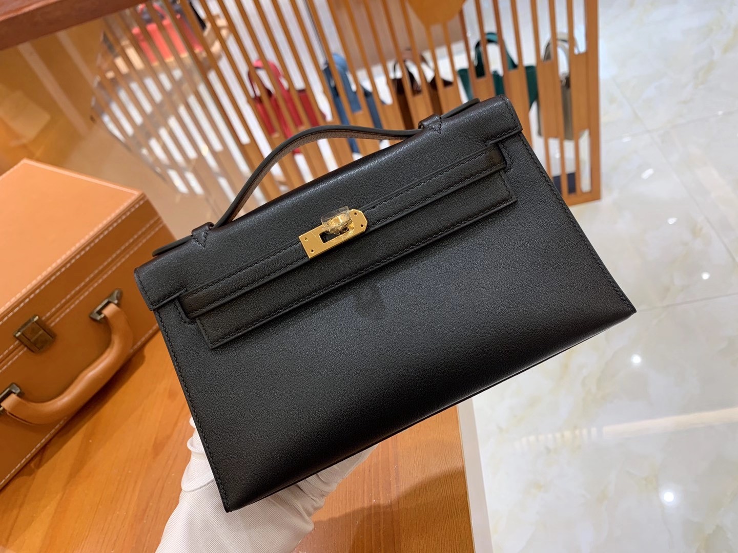 fb638e_3a6a100017084b299e20c6dc02e6f05emv2.jpg Kelly Pochette Swift Black - Image 1