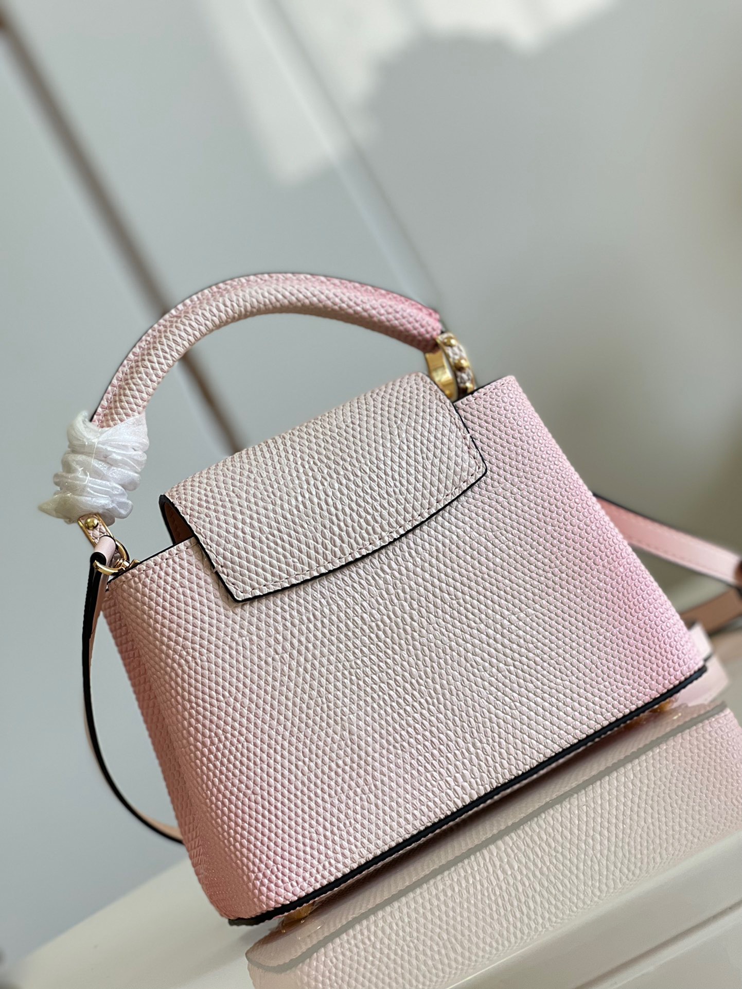Louis Vuitton Capucines Mini Handbag in Gradient Pink - Image 3