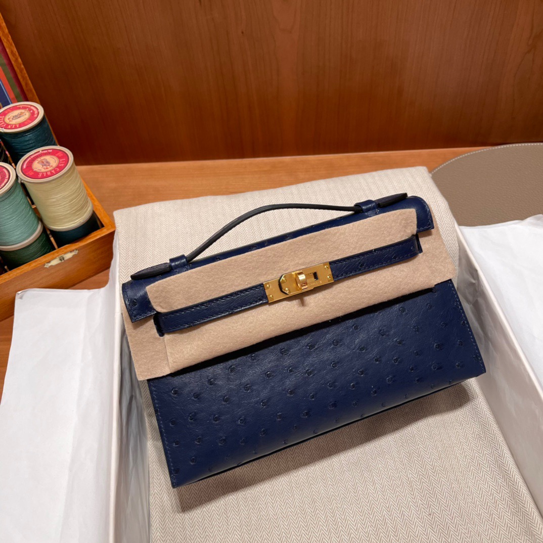 fb638e_3c85dcf3a48743baacac83be9e382105mv2.jpg Kelly Pochette Ostrich Bleu Saphire - Image 1