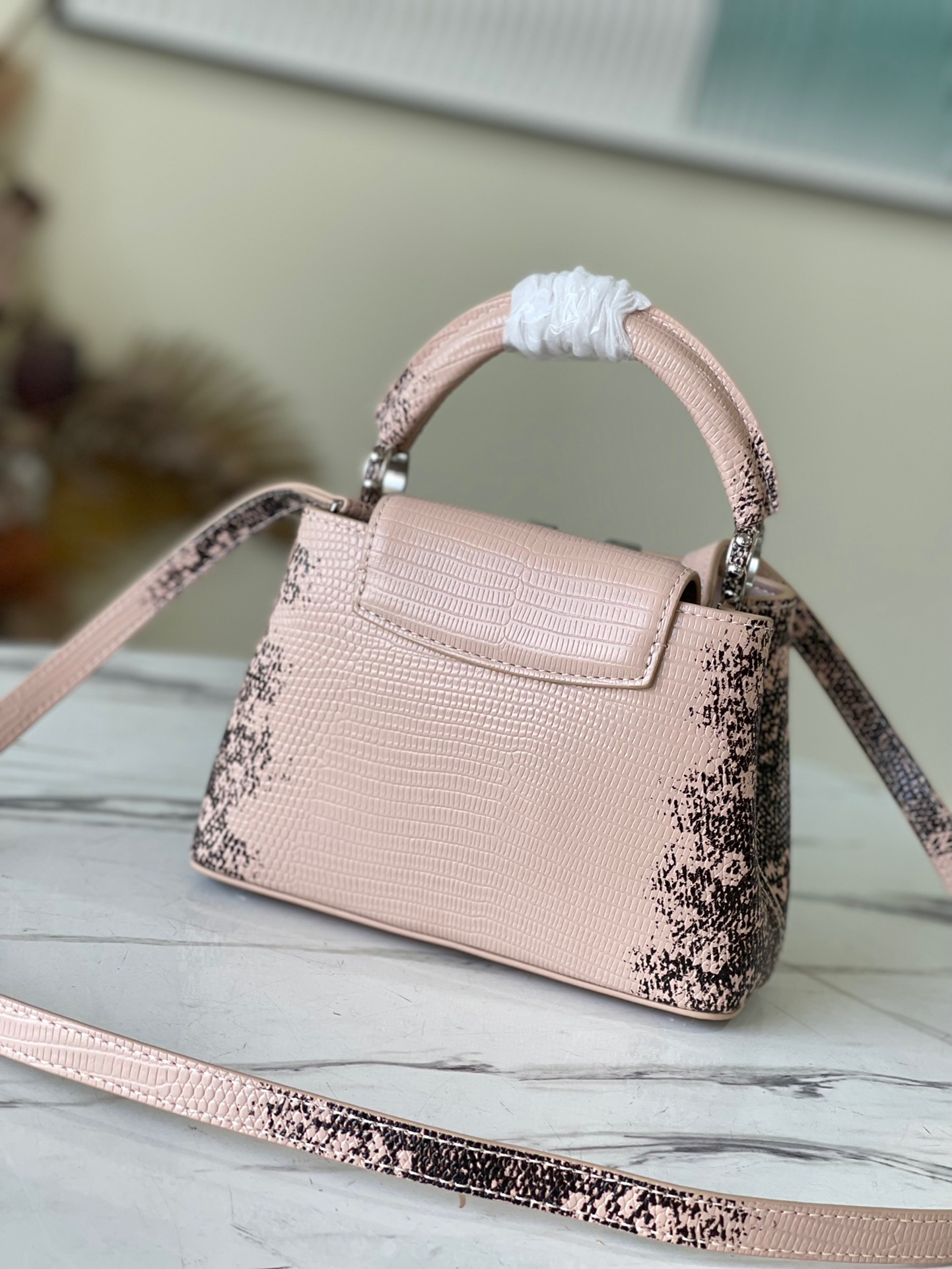 Louis Vuitton Capucines Mini Handbag in Khaki Lizard - Image 3