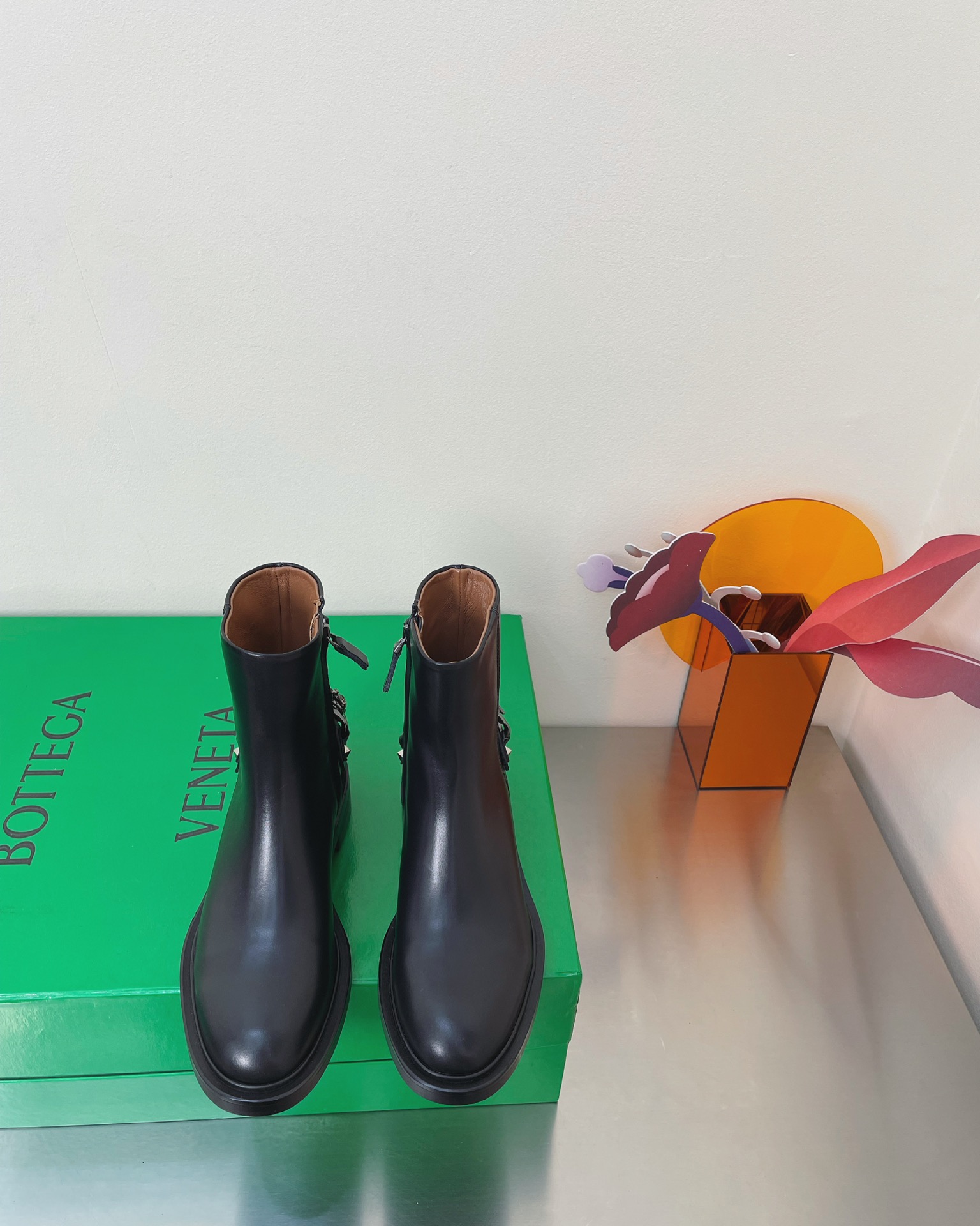 fb638e_3ed5043303a049a0b1c0a162b33f8327mv2.jpg Givenchy Chain Leather Boots - Image 1