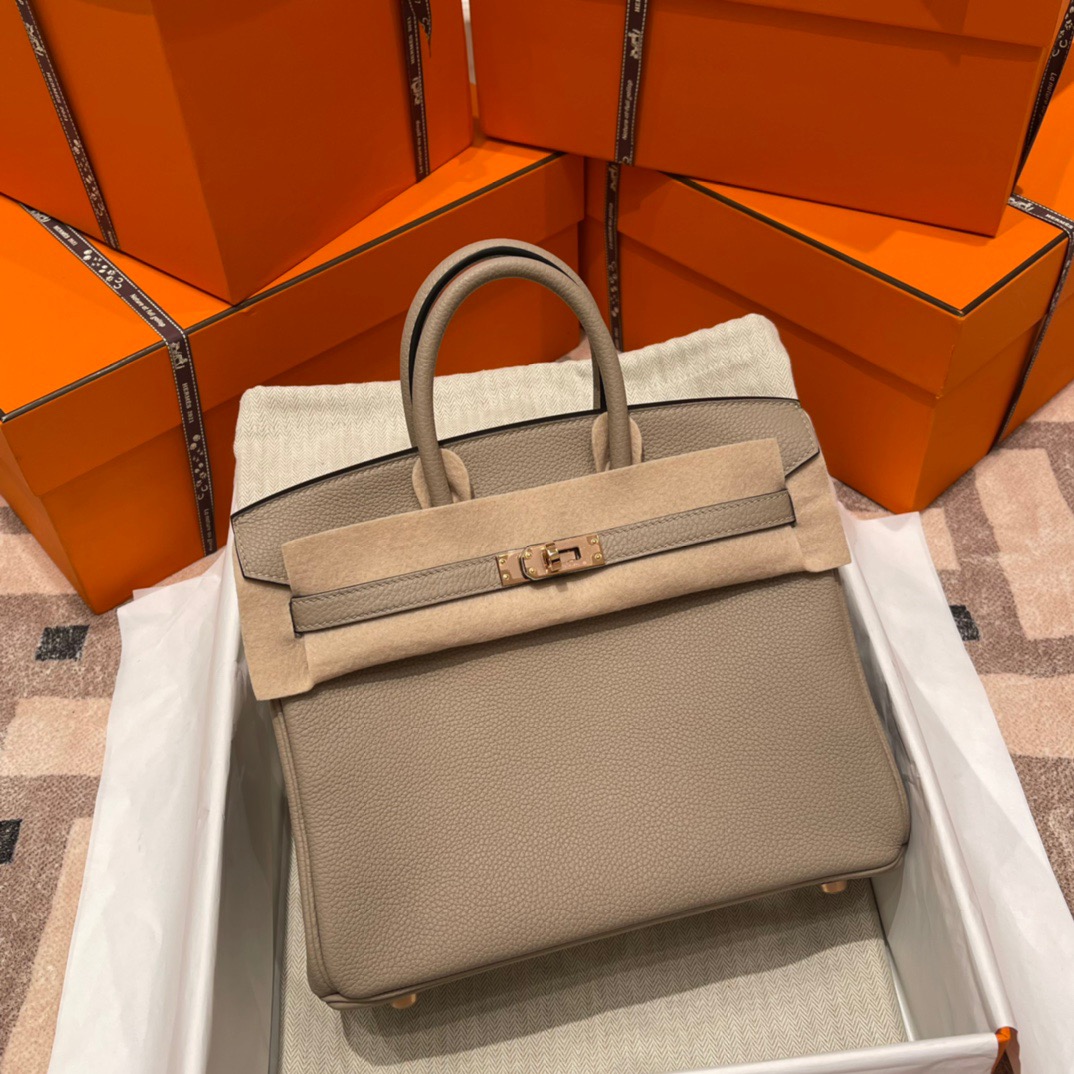 fb638e_4245556e8f444a7ca9f506cde70b141emv2.jpg Birkin 25 Togo Turtle Dove Grey - Image 1