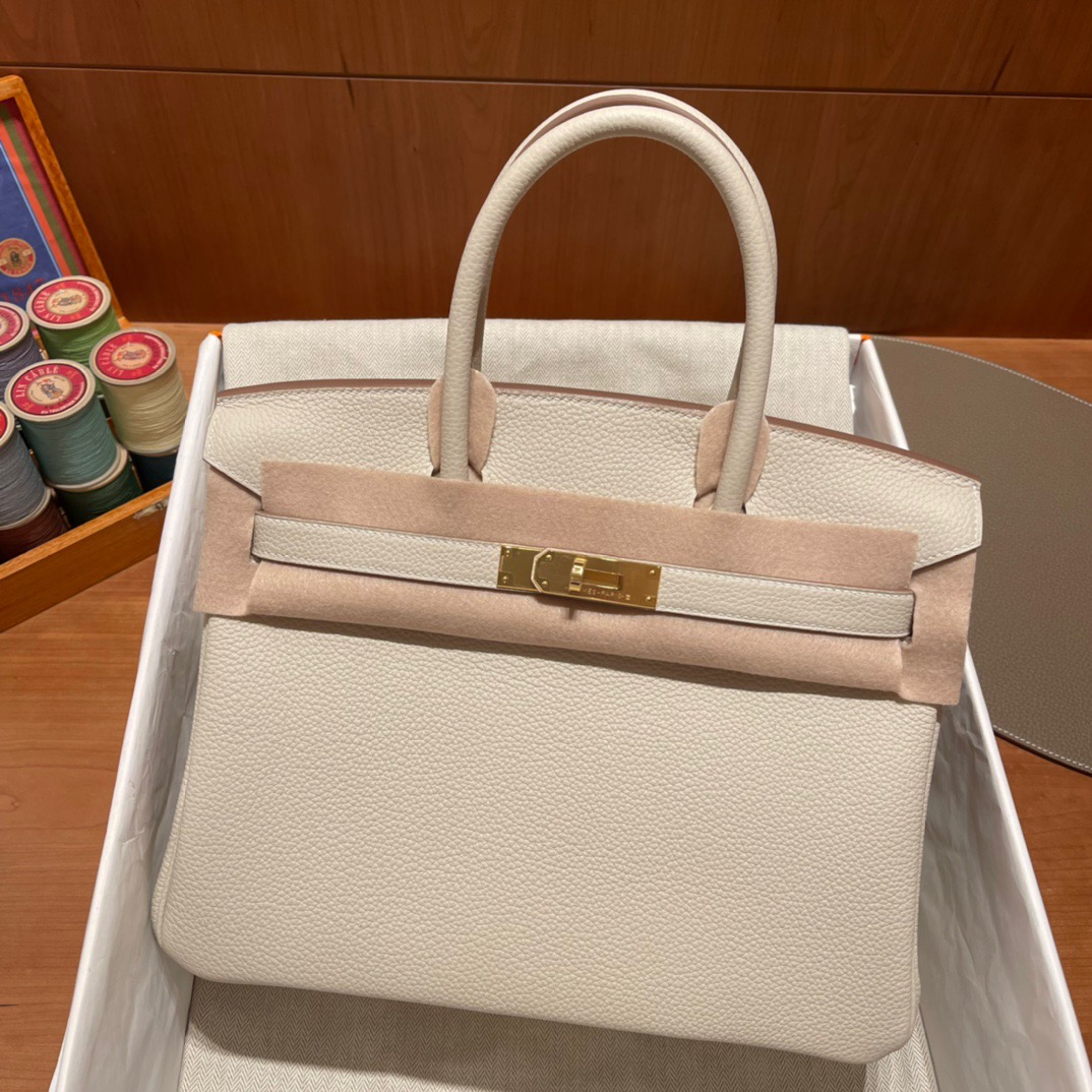 fb638e_4282b60a03e14dea97987a2b80238490mv2.jpg Birkin 30 Togo Craie - Image 1