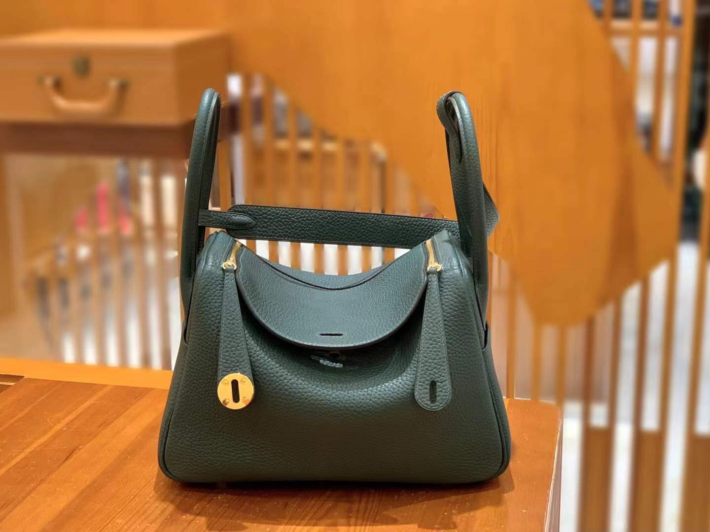 fb638e_42e67437ff5b422e9eed674371f7cf36mv2.jpg Lindy 26 Terracotta Cypress Green&Amber Yellow - Image 1