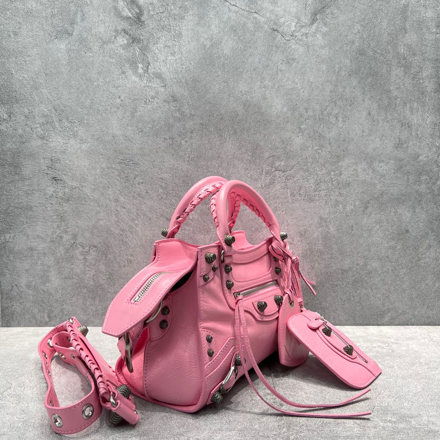 Balenciaga Neo Cagole 26 Oil Wax Pink - Image 3