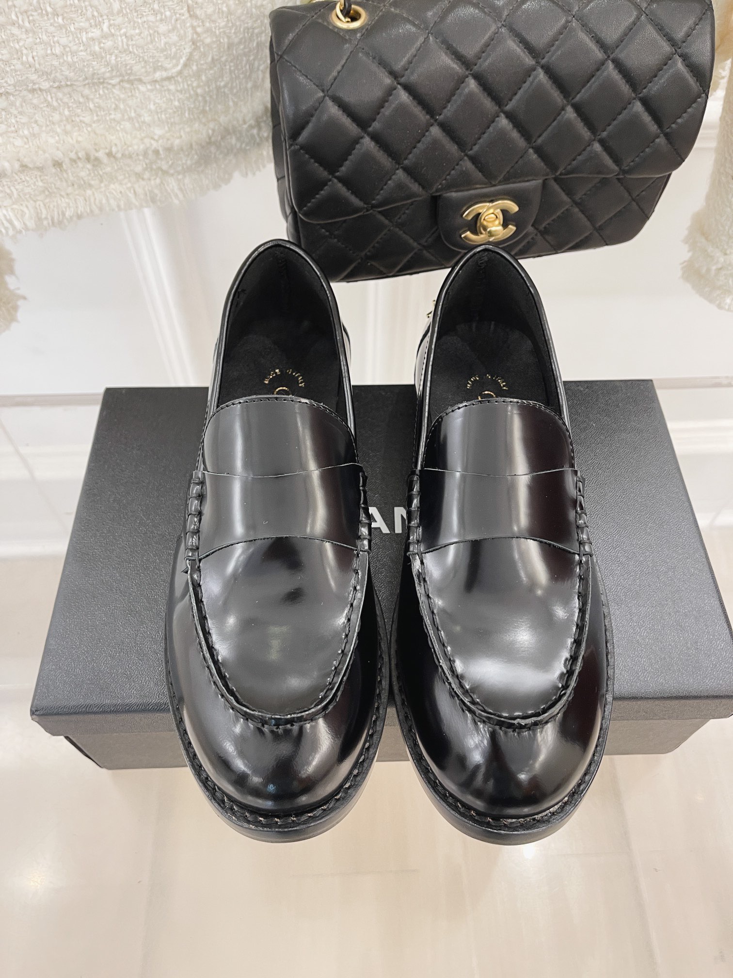 fb638e_460e843f53ac45c6a91df68feb08dceemv2.jpg Chanel Loafers - Image 1