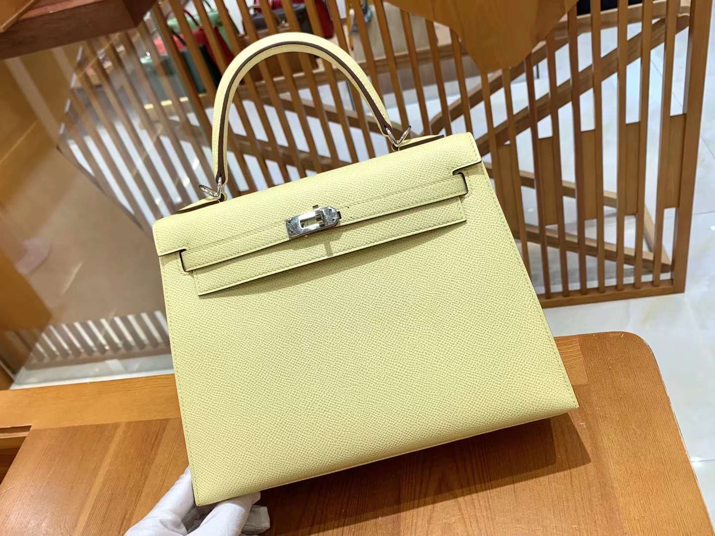 fb638e_47d3bf7496d44850853b01492930533emv2.jpg Kelly 25 Epsom - Image 1