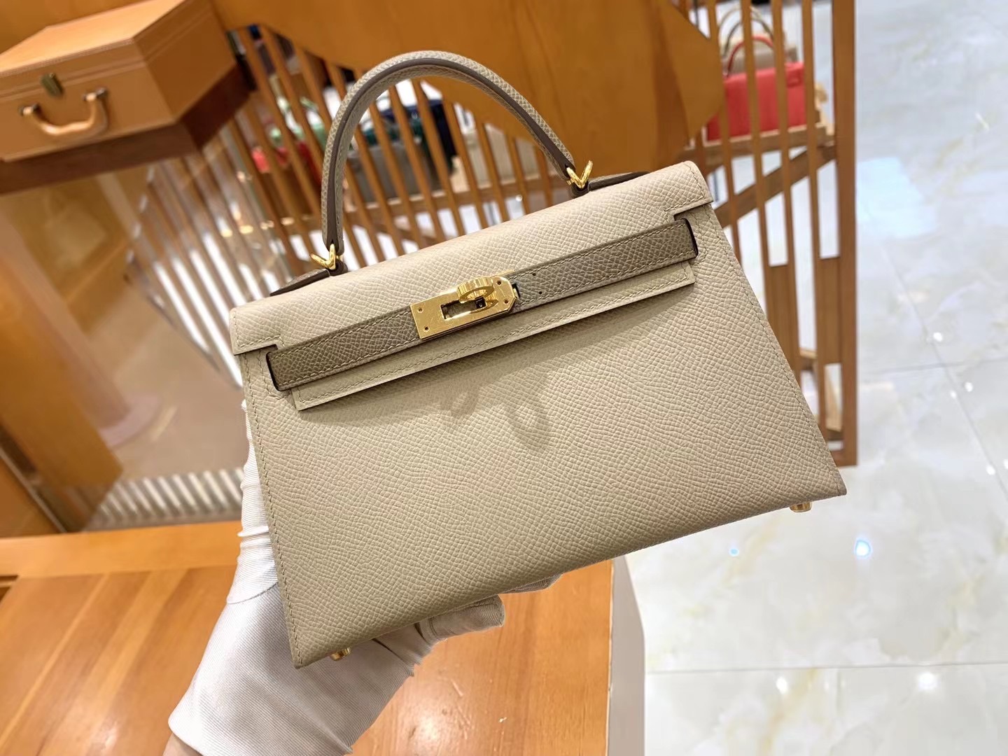 fb638e_4927eaa8da7a4ff0abd9e68c1d71bce5mv2.jpg Mini Kelly Epsom Craie - Image 1