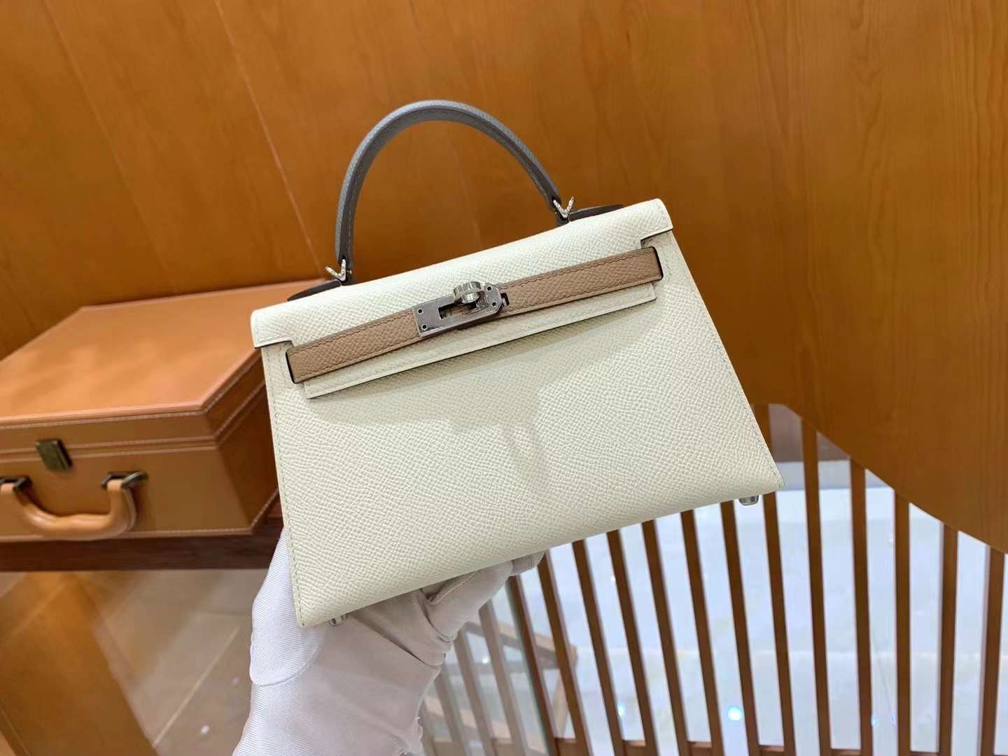 fb638e_4c31dc0f53314f7d8eeee0fcdd94e12dmv2.jpg Mini Kelly Epsom Tricolor - Image 1