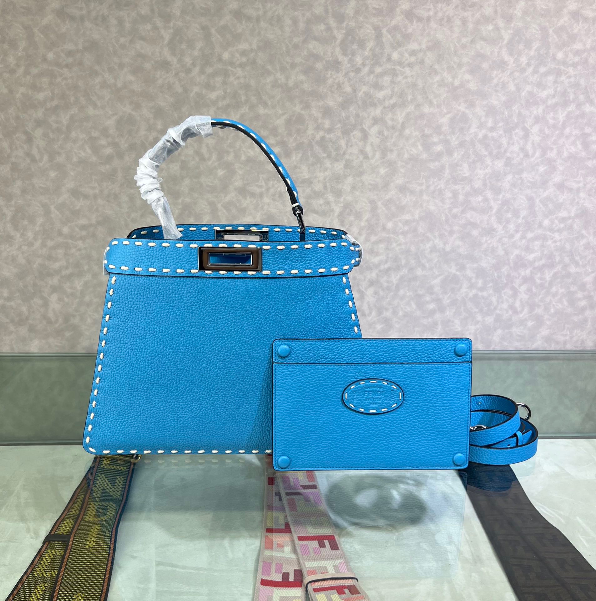 Fendi Peekaboo ISeeU Medium Bag - Image 10
