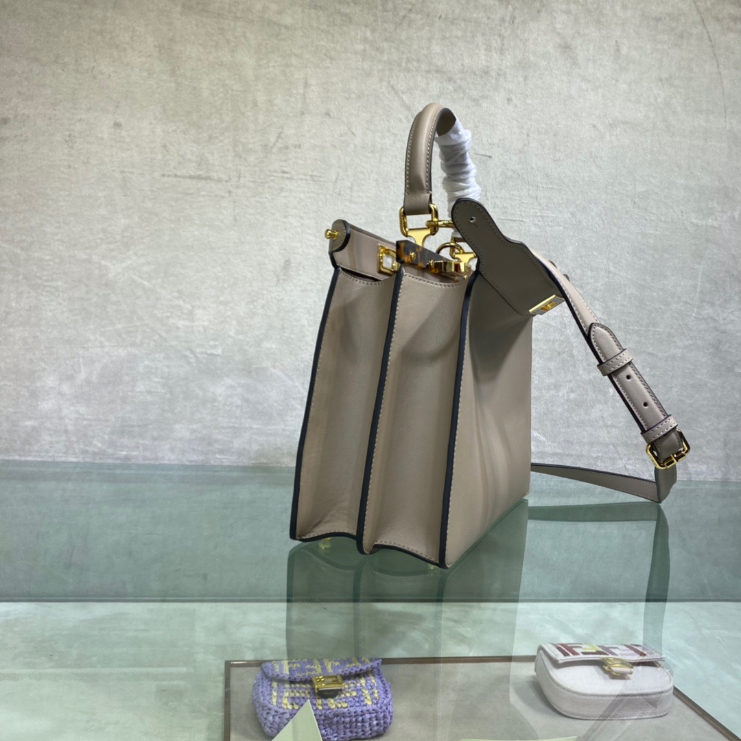 Fendi Peekaboo ISeeU Medium Bag in Dove Gray - Image 3