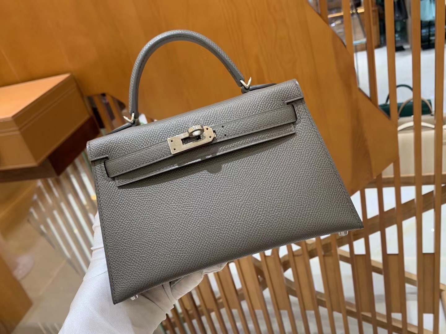 fb638e_50bb1a96c4534605ba8547ea4fda5c02mv2.jpg Mini Kelly Epsom Etain - Image 1