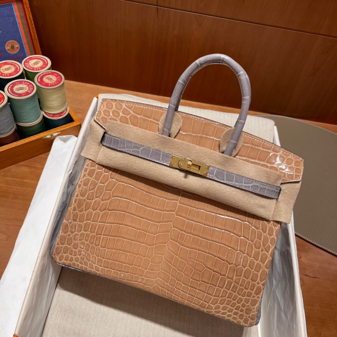 fb638e_5164f24d74e44558a3b3d9cf610fd4f9mv2.jpg Birkin 25 Niloticus Crocodile Brown&Glacier Blue - Image 1