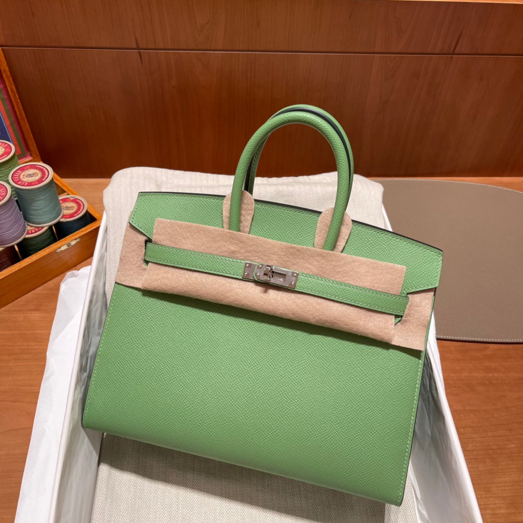 fb638e_51d7f1a71b134f0eb7fde79161a043ddmv2.jpg Birkin Sellier 25 Epsom Vert Criquet 3i - Image 1