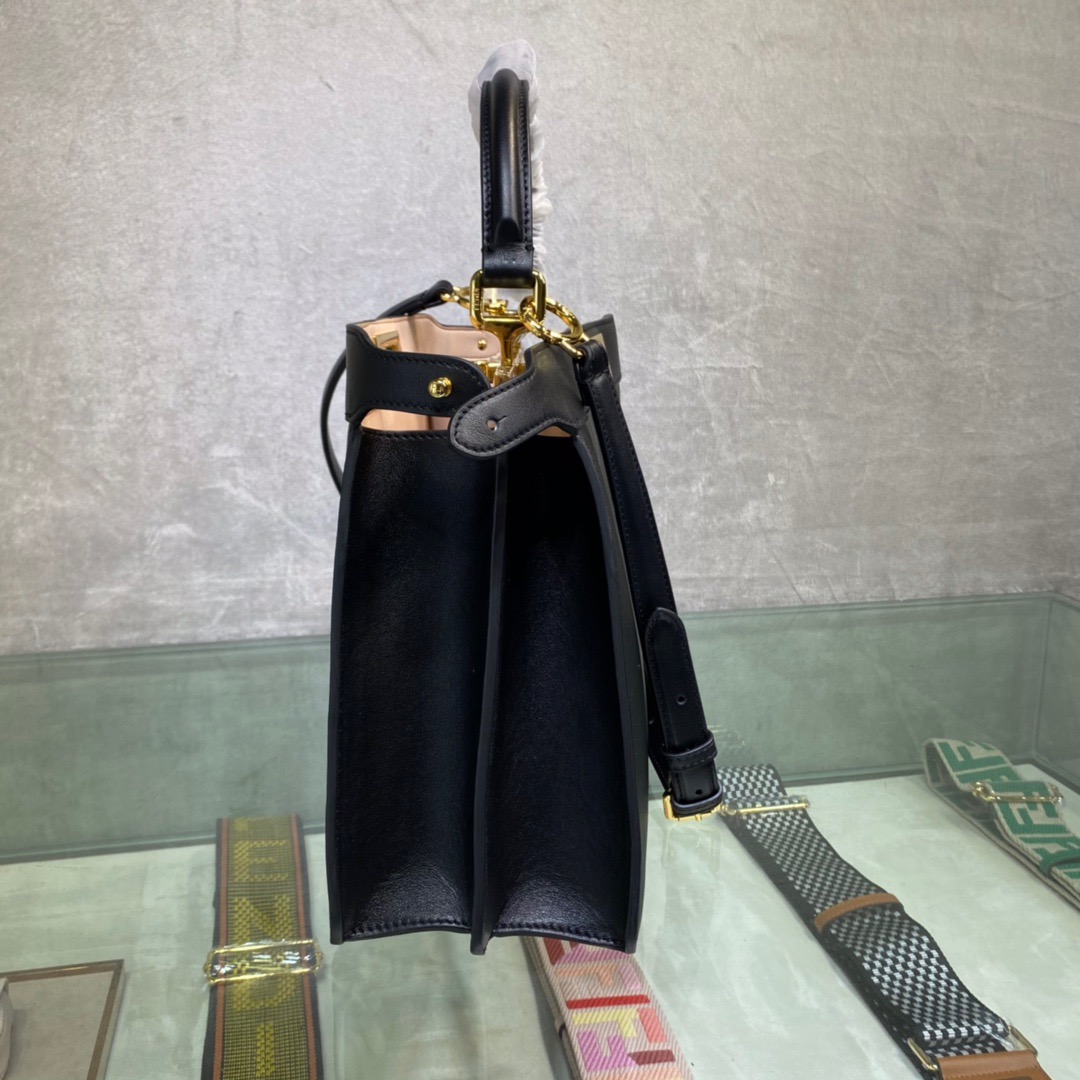 Fendi Peekaboo ISeeU Medium Bag in Black - Image 4