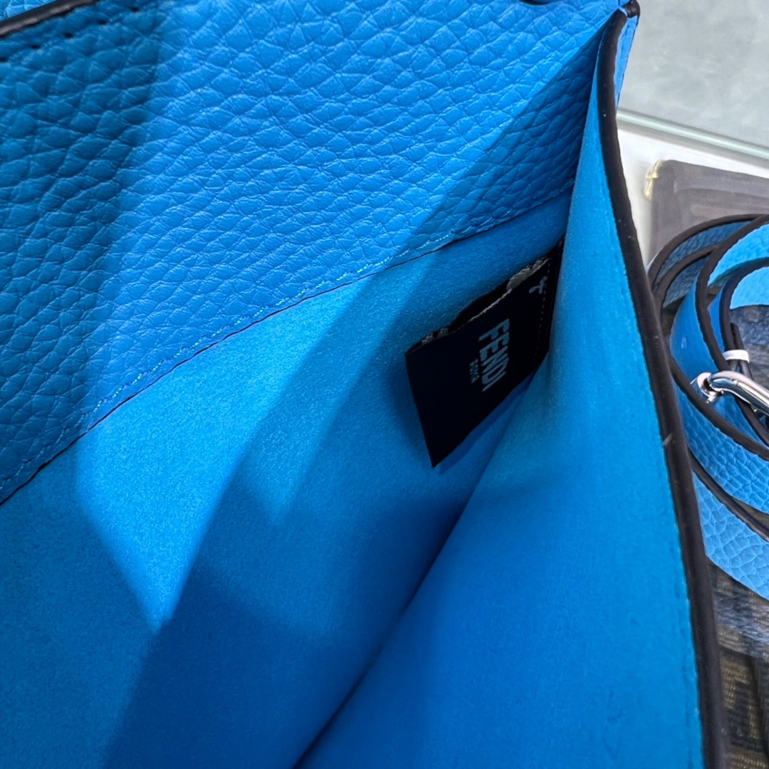 Fendi Peekaboo ISeeU Medium Bag - Image 9