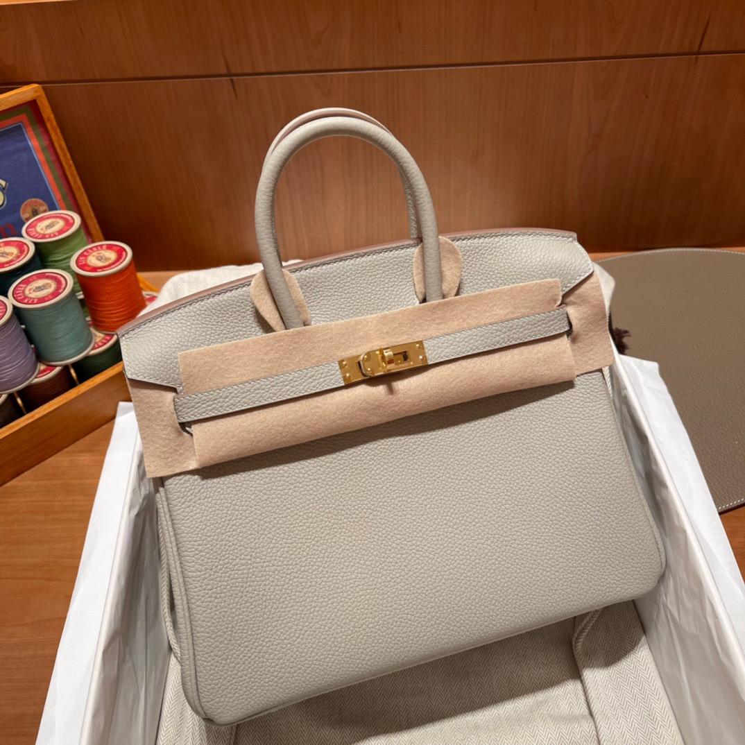 fb638e_55cab6b02d494d3dba6499eec03e7b46mv2.jpg Birkin 25 Togo Gris Perle - Image 1