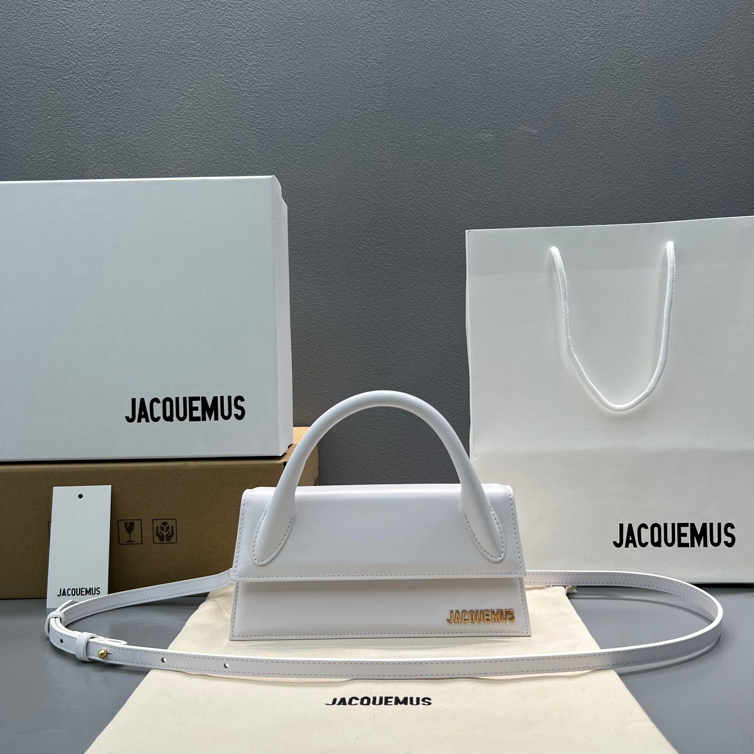 fb638e_5691eb43d05043faa60b5906a16eb561mv2.jpg Jacquemus 21 White - Image 1