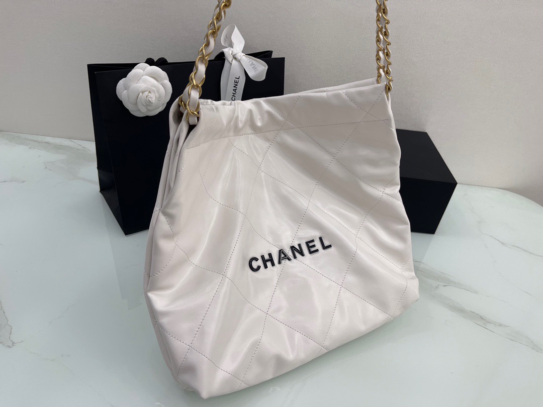 fb638e_56c58683718d4daea39c9a8ad62978efmv2.jpg Chanel 22B Bag in White - Image 1
