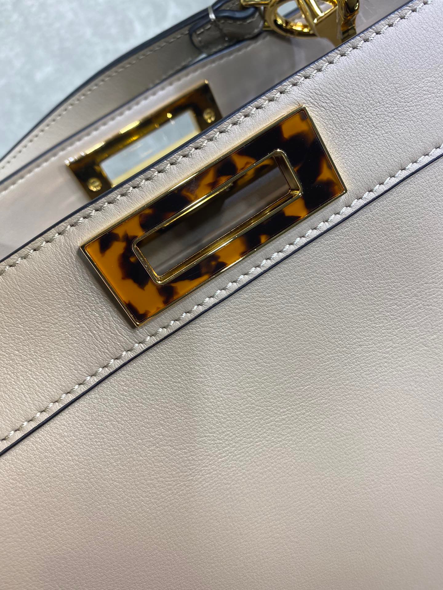 Fendi Peekaboo ISeeU Medium Bag in Dove Gray - Image 4