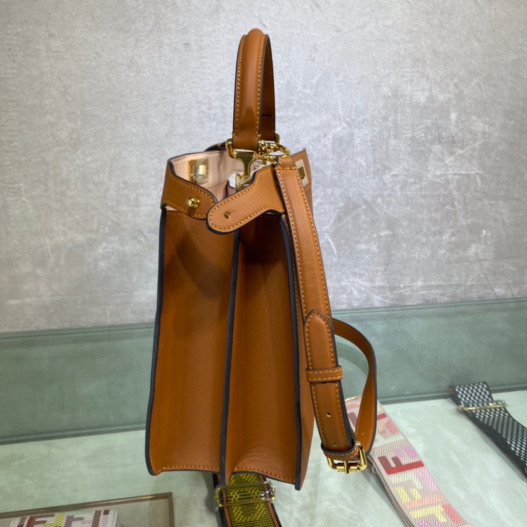 Fendi Peekaboo ISeeU Medium Bag in Caramel - Image 4