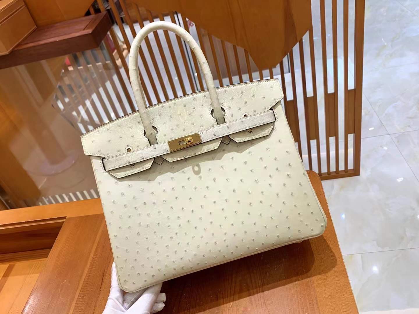 fb638e_5b4681eb75074202939018a4bd805cf5mv2.jpg Birkin 30 Ostrich Wool White - Image 1