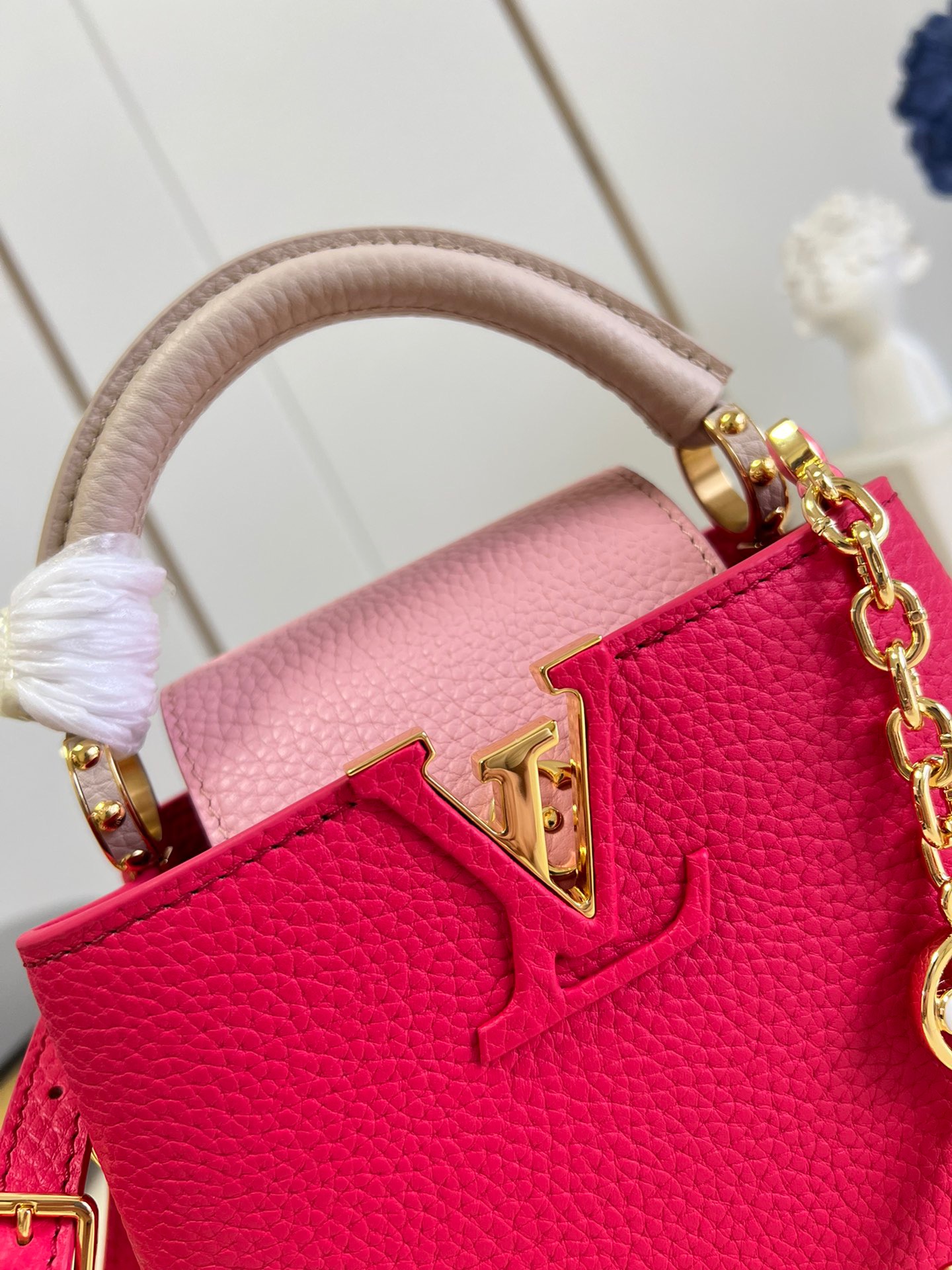 Louis Vuitton Capucines Mini Handbag in Rose - Image 7