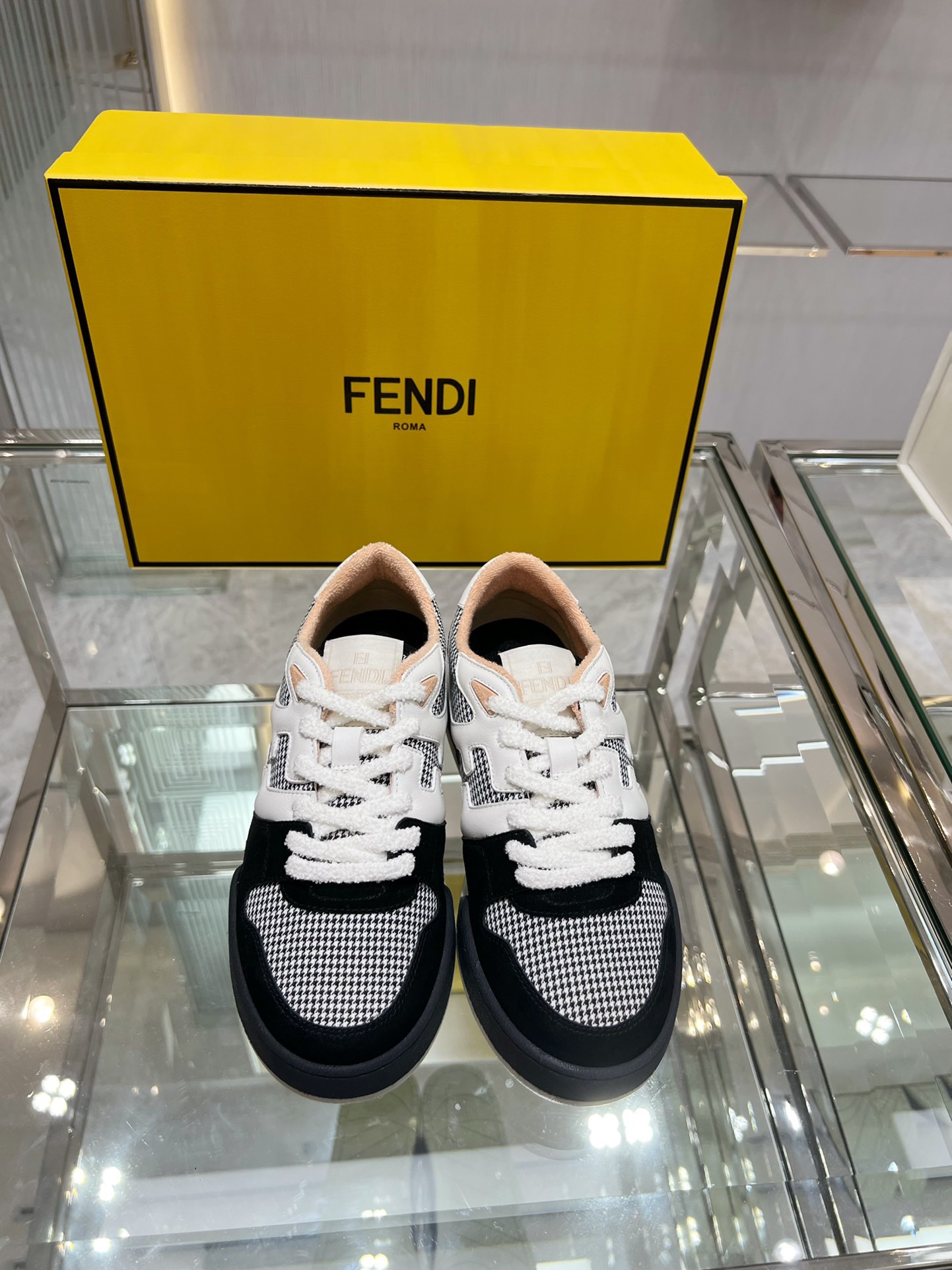 Fendi Lace-up Sneakers