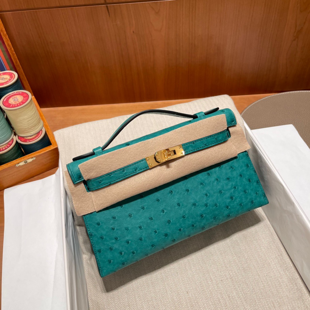 fb638e_5f62be7599034b5fbd74e5fae70852c9mv2.jpg Kelly Pochette Ostrich Vert Verone - Image 1