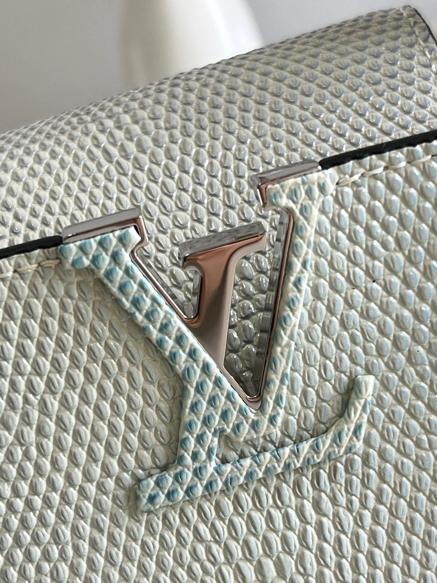 Louis Vuitton Capucines Mini Handbag in Gradient Blue - Image 7