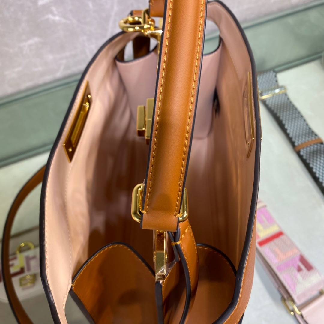 Fendi Peekaboo ISeeU Medium Bag in Caramel - Image 8