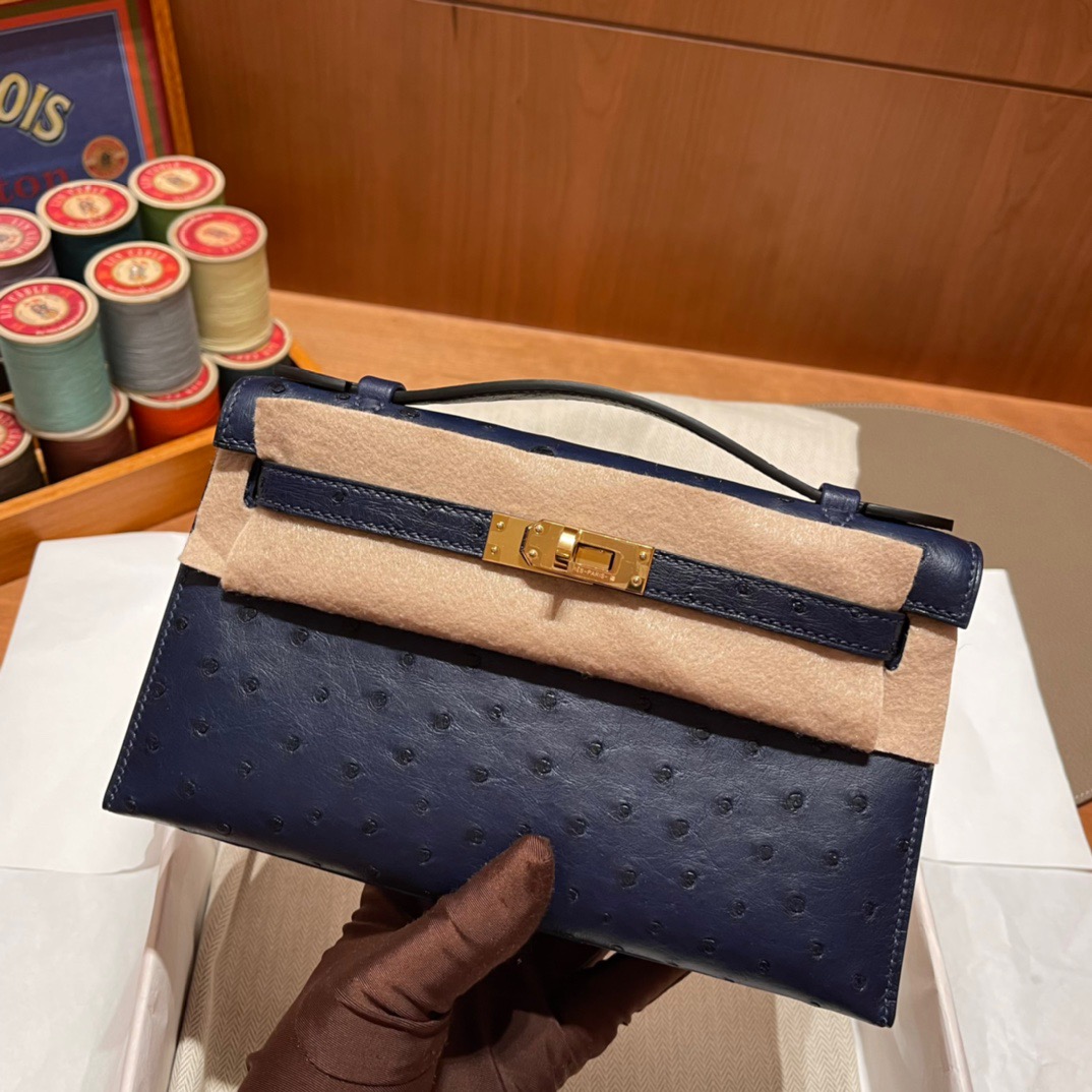 fb638e_61619148e87544d78bc60b09f0f6679bmv2.jpg Kelly Pochette Ostrich Bleu Sapphire - Image 1