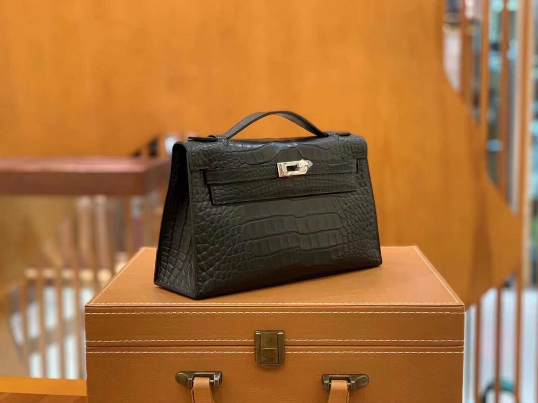 Pochette Crocodile Black Silver