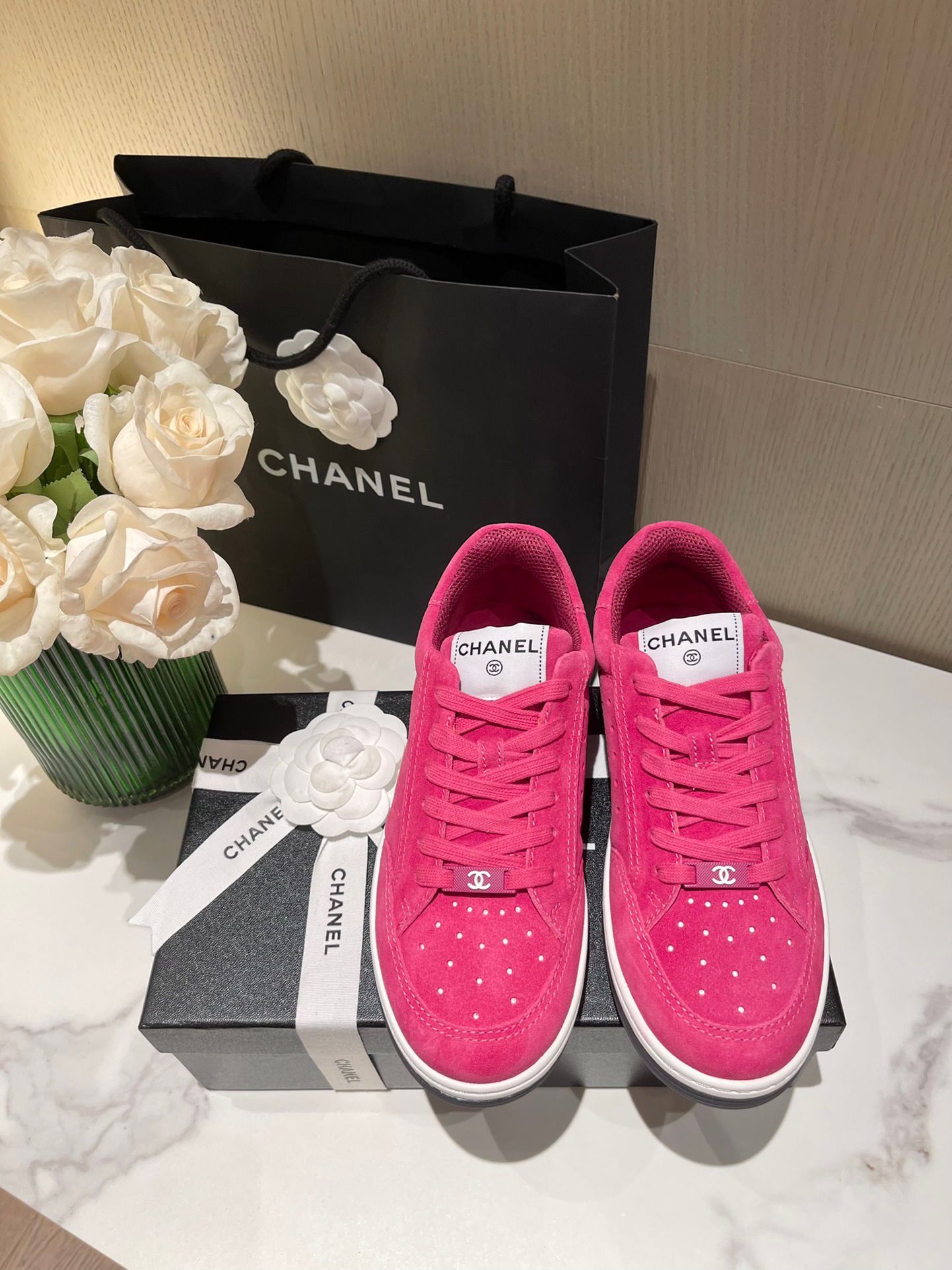 fb638e_63f2ff61d55b44cda6f192d71f649f5cmv2.jpg Chanel Sneakers - Image 1