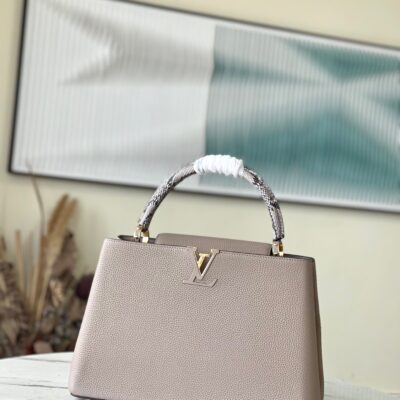 Louis Vuitton Capucines BB Large Handbag in Light Coffee
