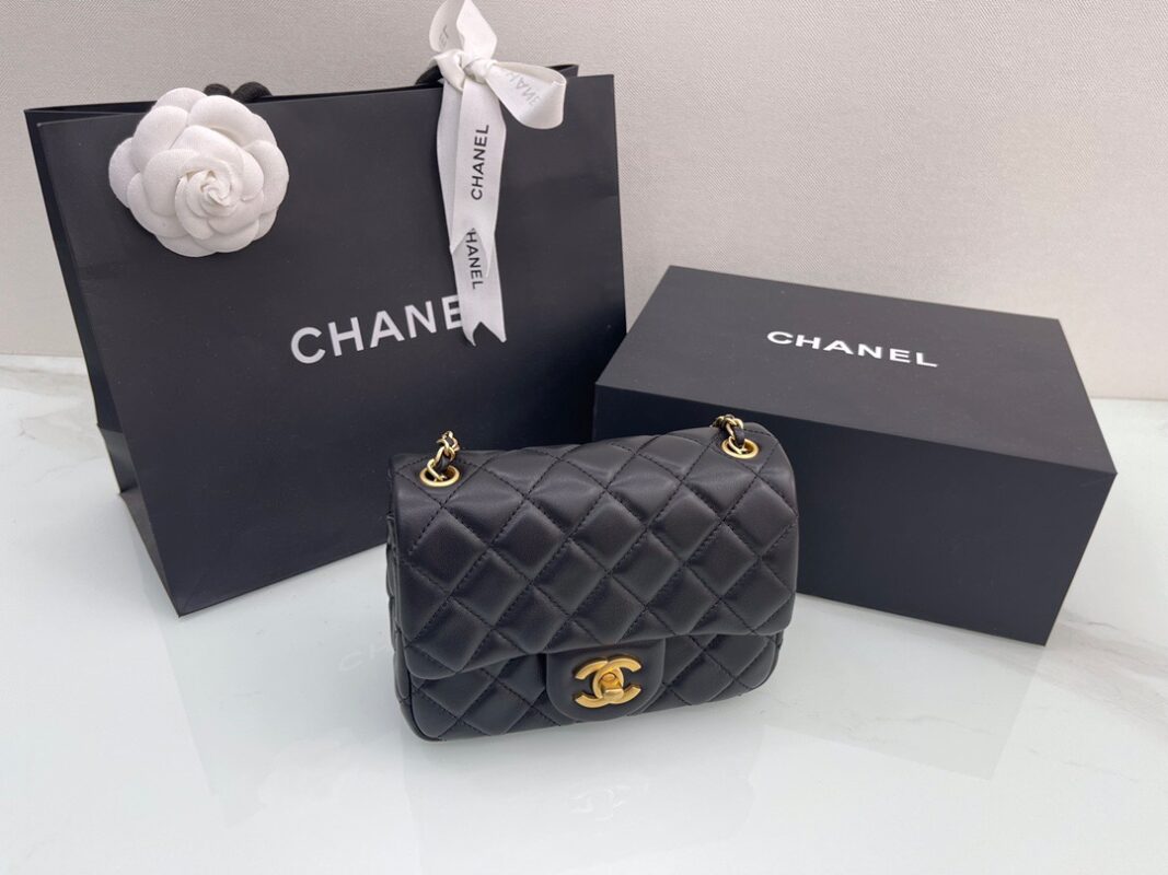 Chanel Classic Flap 18 Black